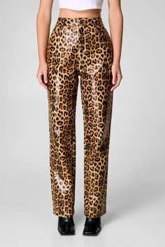 You animal. Feel confident in this pant made from a high quality material with a leopard print design and a straight leg fit. Pair with a white tee, oversized blazer and heeled boot for a look that can't be tamed. It's a yes from us. Leopard Straight Leg Pant High Quality Material Leopard Print Design Straight Leg Fit Model wears a size S (US size 6/UK size 10). Boho Dress Fall, Long Sleeve Dresses Fall, Neutral Dresses, Shower Outfits, Bridal Shower Outfit, Clubbing Outfits, Homecoming Outfits, Evening Skirts, Honeymoon Outfits