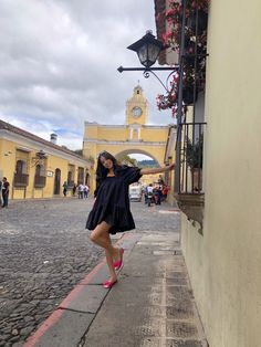 Girl in antigua Guatemala, aesthetic pose  arco de Guatemala Buenos Aires Travel, Cute Vacation Outfits, Selfie Ideas Instagram, Outfits With Hats, Mexico Travel, Vacation Outfits, Baddie Outfits