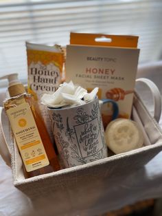 We hope you will choose one of our "One for you, Tea for me" curated baskets. Each one is specially made for you with items that will make your day feel like a spa day. These are great for any occasion- new job, quitting your old job, wedding, anniversaries, push present, new house, you name it We will make it your own. Each baskets contains 6 items. We have baskets available for all occasions. Honey Gift Basket, Auction Donations, Push Presents, Honey Gifts, Neuer Job, Relax Spa, Christmas Inspo, Spa Kit, Beauty Spa