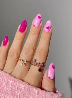 Barbie Pink Almond Nails, Pink Almond Nails, Coral Nails With Design, Minimal Nails Art, Nagellack Trends, Acrylic Toe Nails, Graduation Nails, Hello Nails