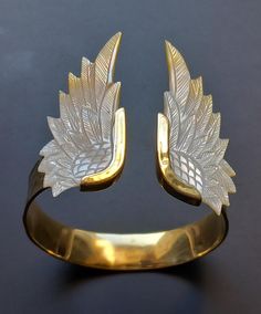 ♦️ Beautiful and original Angel wings bracelet Carved in Mop Shell and brass metal ♦️Adjustable size, handmade, original design Angel Wings Bracelet, Angel Wing Bracelet, Angel Bracelet, Gold Angel Wings, Wing Jewelry, Hammered Brass, Brass Bracelet, Brass Metal, Angel Wings