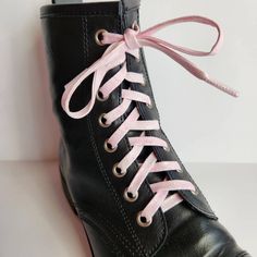 Ribbon Laces Boots, Pink And Black Boots, Ribbon Shoe Laces, Pink Shoelaces, How To Lace Converse, Custom Skates, Shoe Lacing, Pink Boots, Black Converse