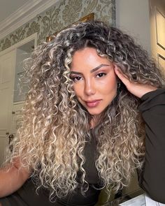 Curly Hair Silver Highlights, Beige Blonde Curly Hair, Curly Hair Blonde Tips, Blonde Balayage Curly Hair, Crazy Curly Hair, Blonde Highlights Curly Hair, Body Rocks, Cornrow Hairstyles For Men, Balayage Blond