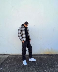 Letterman Jacket Outfit, Guys Fashion Casual, Indie Streetwear, Black Men Fashion Casual, Pants Outfit Men, Drip Outfit Men, Black Men Street Fashion, Dope Outfits For Guys, Mens Trendy Outfits