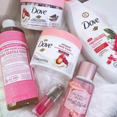 Dove Products, Body Routine, Girl Therapy, Body Essentials, Scrub Corpo, Hygiene Tips, Body Hygiene, Hygiene Care, Purse Essentials