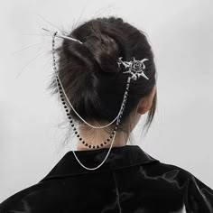 This rose chain hair clip with a detachable fringed chain can be changed at any time. Even if the rose is withered, it is still the first choice for romance. Female Hanfu, Gothic Hair Accessories, Thick Long Hair, Gothic Hair, Experimental Fashion, Rose Hair Clip, Gothic Hairstyles, Glam Hair, Metal Hair