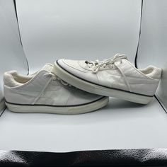 No Box Shoes Louis Vuitton, Louis Vuitton White, Louis Vuitton Shoes, Mens Shoes Sneakers, Men's Shoes, Shoes Sneakers, Color White, Tower, Louis Vuitton