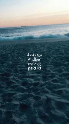 Praia de Itacoatiara #frases #textos #praia Wallpaper Iphone Disney, Water Element, Angel Numbers, Beach Vibe, Magazine Art, Beach Photos, Amazon Prime, Daily Dose, Good Vibes