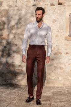 Our iconic Soragna model features a high-rise and a semi-slim fit, a large extended 2-button belt, side adjusters and single pleats. It is the perfect pair of trousers for any occasion and can easily be dressed up with a shirt, tie and jacket or worn casually with a simple shirt or knit. Composition: 100% pure wool by Fratelli Tallia di Delfino - 260g, woven in ItalyColour: BurgundyHigh-rise with a semi-slim fit Large extended tab fastening beltSingle pleatsSide adjustersAfter-dinner splitCoin p Pini Parma, Burgundy Trousers, Terno Slim, Vintage Leather Backpack, Trousers Men, Green Trousers, Model Features, Shirt Tie, Pants For Men