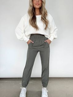 Athleisure Outfits Professional, Professional Sweatpants Outfit, Coach Attire Athletic, Business Casual Clinical, Sporty Professional Outfits, Office Athleisure, Business Casual Outfits For Physical Therapist, Athletic Professional Outfits Women, Sport Teacher Outfit