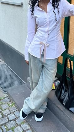 #explore #explorepage #vansoldskool #couqutte #blackgirl Black Couqutte Outfits, Fitted Button Up Shirt Outfit, Couqutte Outfit, White Tops Outfit, Street Style Outfits Casual, Modest Casual Outfits, Streetwear Fits, Cute Everyday Outfits