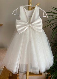 This Flower Girl Dresses item by SHDRCLOTH has 809 favorites from Etsy shoppers. Ships from China. Listed on Mar 14, 2023 White Frocks For Kids, Champagne Flower Girl, White Flower Girl Dress, Dress With Pearls, Dress Sparkle, Tulle Flower Girl, White Flower Girl Dresses, Birthday Girl Dress, Kids Gown