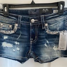 Miss Me Signature Style Low Rize Slim Fit Shorts Sz 27 Jean Shorts Fit, Miss Me Shorts, Trashy Y2k, Y2k Shorts, Low Rise Shorts, Jean Short, Mini Short, Slim Fit Shorts, Miss Me Jeans