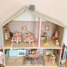 Ikea Mouse House Hack - Part 2 - Painting the house - Yoyo & Flo Ikea Dollhouse Maileg Mice, Ikea Flisat Dollhouse Maileg, Maileg Mice House Diy, Ikea House Shelf, Maileg Dollhouse Furniture, Maileg Dolls House, Ikea Maileg House, Maileg Mice House, Maileg Ikea House