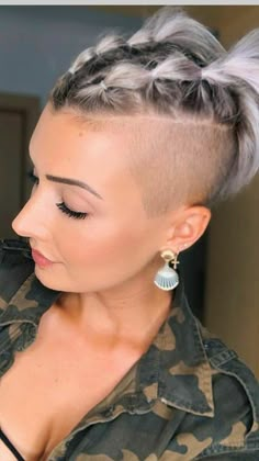 Short Hair Shaved Sides, Haircut Undercut, Better Self, Short Shaved Hairstyles, Half Shaved Hair, Shaved Side Hairstyles, Viking Hair, Haircut Curly, Pixie Haircut For Thick Hair