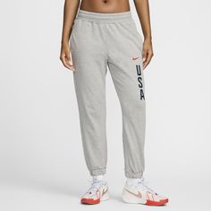 Don't let a little chill come between you and your country. These soft, sweat-wicking pants show your pride for USA with squad graphics on cozy fleece. Practice Basketball, Nike Basketball, Womens Basketball, Fleece Pants, Pocket Bag, Active Wear For Women, Nike Dri Fit, Women's Nike, Don't Let