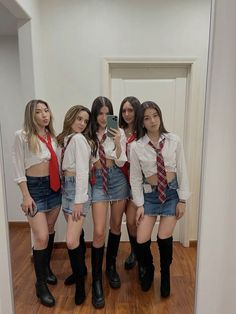 Rebelde Inspo Outfits, Rebelde Tour Outfits, Rebelde Concert Outfit Ideas, Latina Costume Ideas, Rbd Halloween Costume, Rebelde Halloween Costume, Rebelde Costume Halloween, Rebelde Outfits Concert, Rebelde Outfits Ideas Concert