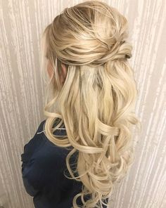 Wedding Hairstyles Short Hair, Hairstyle Bridesmaid, Half Up Curls, Kort Bob, Wedding Hair Half, Wedding Hairstyles Bridesmaid, Wedding Hairstyles Half Up Half Down, Trendy Wedding Hairstyles, Wedding Hair Down