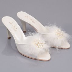 FEATHER SLIPPERS, BRIDAL SLIPPERS, FEATHER HEELS, MARABOU SLIPPERS, WOMEN'S BOUDOIR SLIPPERS, WEDDING SLIPPERS, BRIDE SLIPPERS, BRIDE GIFT Where Comfort Meets Elegance: Eleanor Louise Marabou Feather Slippers Crafted step by step with the finest marabou feathers and premium-grade satin and leather, these slippers combine comfort and sophistication. Meticulously chosen materials and the expertise of artisans are evident in every detail. While the marabou feathers add an extraordinary touch to you Feather Slippers, Feather Shoes, Bridal Slippers, Feather Heels, Bride Slippers, Trendy Bride, Wedding Slippers, Bride Gift, Leather Pattern