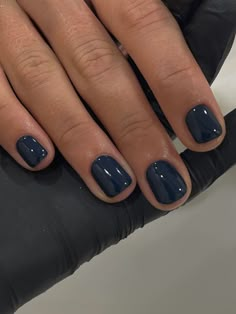 Gel Nail Solid Color Ideas, Short Soild Nails, Short Square Nail Colors, Gel Nails Solid Color Winter, Navy Jelly Nails, Dark Skinned Nails, Blue Nails One Color, Short Dark Gel Nails, Navy Nails Square