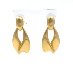 "Vintage Anne Klein Satin or Brushed Gold Dangle Drop Earrings. Beautiful 1980's 90's style earrings by Anne Klein. Satin finish for a very elegant look. Beautiful classic style earrings.      The back of each earring is marked AK. The earrings measure 2\" long by 7/8\" wide. Drop length 1 7/8\". They are in excellent condition. They are nice and clean without any visible damage. Very nice vintage collectable jewelry from high quality maker!  Inventory E507" Style Année 80, Vintage Gold Earrings, Gold Earrings Dangle, Anne Klein, Vintage Gold, Earring Set, Gold Earrings, Classic Style, Jewelry Earrings Dangle