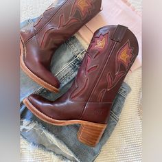 This Beautiful Pair Of Rare Burgundy/Maroon Floral Inlay Frye Campus Boots Appear To Have Only Been Worn Once And Are In Excellent Vintage Condition. Vintage 1980’s Evc Euc Collectors Rare Unicorn Flower Cutout Floral Inlay Leather Stitched Pull On Banana Leather Lining Approximate Measurements: 2.75” Heel 12.5” Shaft From Arch 13” Shaft Circumference Scope Our Shop For More Boots. Frye Campus Boots, Unicorn Flower, Campus Boots, Flower Cutout, Unicorn Flowers, Frye Shoes, Arch, Women Shoes, Boots