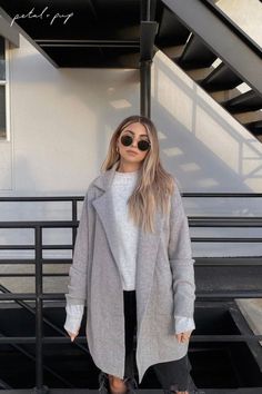 Fall work outfit, grey coatigan, grey coat, grey outerwear, grey blazer coat, women’s workwear, cute work outfits, minimalist outfits, fall outfit ideas