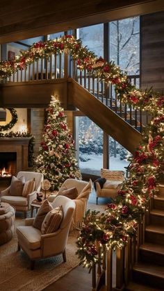 Christmas House Inside, Mansion Christmas Decor, Window Christmas Decor Ideas, Classic Christmas Decor Ideas, Decor Natal, Cabin Christmas Decor, Beautiful Mansion, Luxury Christmas Decor, Classic Christmas Decorations