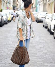 Look Kimono, Louis Vuitton Handbags Outlet, Louis Vuitton Artsy, Street Style Inspiration, Style Crush, Kimono Jacket, Vuitton Handbags, Louis Vuitton Handbags