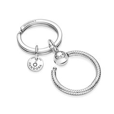 Elevate your everyday keys with the Pandora Moments Charm Key Ring. This sterling silver key ring includes a charm holder with Pandora's iconic snake chain pattern that can hold a maximum of three charms, dangles or pendants. The key ring also features a small dangling tag with the Pandora logo. Brighten your day with a key ring made to hold your favorite charms that show off who you are and personalize your style. Pandora Bracelet Ideas, Silver Pandora Charms, Pandora Logo, Gift Wishlist, Ring Keychain, Charms Pandora, Charm Holder, Silver Key, Chain Pattern