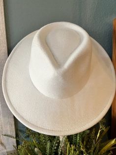 Elegant White Fedora With Flat Crown, Elegant White Hat With Flat Crown, Adjustable White Fedora With Flat Crown, White Adjustable Fedora With Flat Crown, White Adjustable Hat With Flat Crown, White Adjustable Flat Crown Hat, White Flat Crown Fedora For Kentucky Derby, Custom White Fedora For Country Events, Fitted White Felt Hat With Wide Brim