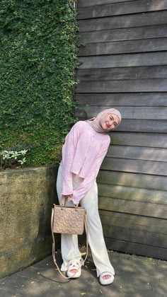 Outfit Pink Hijab Casual, Pink Hijab Outfit, Outfit Hijab Ideas, Pink Hijab, Ootd Korean Style, Outfit Hijab Casual, Ootd Hijab Casual, Outfit Korean Style, Hijab Trends