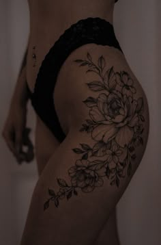 Tattoo Bein Frau, Thigh Tat, Floral Thigh Tattoos, Hip Thigh Tattoos, Hip Tattoos Women, Spine Tattoos For Women, Tattoos For Black Skin, Leg Tattoos Women, Pretty Tattoos For Women