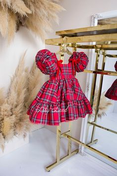 Welcome to the world of exquisite children's holiday dresses - sophisticated and elegant outfits that make every celebration special. Our children's holiday dresses with knee-length and voluminous sleeves are the perfect choice for the little fashionistas who want to shine at any event. Grace and Elegance. Our dresses are crafted from the finest materials, providing them with incredible lightness and breathability. Voluminous sleeves add a touch of aristocracy to the look, while intricate details make your child a true princess.  Variety of Styles and Colors. Our range includes dresses to suit every taste - from classic options in whites and creams to more vibrant colors that captivate the imagination. You'll surely find a dress that matches your style and color palette. Our dresses are de Elegante Outfits, Red Plaid Christmas, Dress For Christmas, Baby Birthday Dress, Trendy Christmas Outfits, Voluminous Sleeves, Puff Dress, Short Puff Sleeve, Elegant Outfits