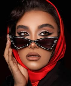 Beauty Fashion Editorial, Make Up Photoshoot Ideas Photography, Chicana Portrait, Outdoor Beauty Shoot, Makeup Model Photo Shoots, Creative Makeup Photoshoot Ideas, Photo Shoot Makeup Ideas, Christmas Shoot Ideas Model, Creative Makeup Photography