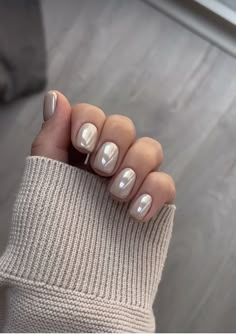 Simple Nail Ideas, Black Chrome Nails, Ombre Chrome Nails, White Chrome Nails, Gold Chrome Nails, Chrome Nail Art, Chrome Nails Designs