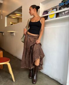 Brown Skirt Black Top Outfit, European Summer Outfits Women, Witchy Summer Outfits, Kanye Concert, Cowboy Boots Summer, Lisbon Summer, Skirt With Heels, City Cowgirl, Brown Skirt Outfit