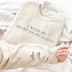 Heart On My Sleeve, Idee Cricut, Mama Shirts, Dog Mama, Mama Sweatshirt, Unique Personalized Gift, Mom Sweatshirt, Heart On, Print Pullover