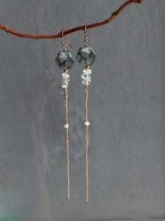 Gem Stones Earrings, Diy Long Earrings, Gemstone Bead Jewelry, Unusual Jewelry Handmade, Elegant Christmas Earrings, Moss Agate Earrings, Unique Jewelry Inspiration, Anthropology Jewelry, Earring Design Ideas