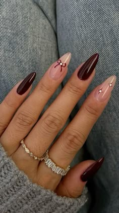 Black Fall Almond Nails, November Nails Ideas Coffin, Almond Nails November, Almond Thanksgiving Nails Designs, Maroon Nails Almond Art Designs, Burgundy Nail Ideas Acrylic Almond, Almond Shape Thanksgiving Nails, Thanksgiving Almond Nails Ideas, Almond Nails Thanksgiving