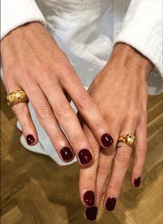 Italian Manicure, Christmas Manicure Ideas, Beautiful Red Nails, Chrome Nail Colors, Kutek Disney, Dark Red Nails, Wine Nails, Winter Manicure, Casual Nails