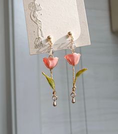 This is a handmade earrings with tulip as the main theme, made of resin and silver material. Each earrings is unique, ensuring that each piece has high quality and exquisite details. This earrings can be used not only for special occasions, but also for daily wear, allowing you to showcase your unique charm. Size:50mm Notice: There may be differences in color due to different monitors. Since it's 100% handmade customized product, we do not accept returns or exchanges. If any damage occurs during transportation, please take a photo of the damaged goods and send it to the me. I will remake and resend it for free. I accept customization and color changes. Please contact me before placing your order to note the color you want or send me a picture of the style you want to customize. Thank you f Wedding Hanfu, Earrings Anime, Japanese Kanzashi, Hanfu Hair, Tulip Earrings, Accessories For Wedding, Unique Handmade Earrings, Anime Accessories, Jewelry Accessories Ideas