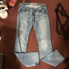 Excellent Condition! Never Worn! Old Hollister, 2000s Abercrombie, Poshmark Clothes, Bod Goals, Thrift Clothes, Jeans Hollister, Thrifted Outfits, Clothing Pieces, 2000s Fashion Outfits