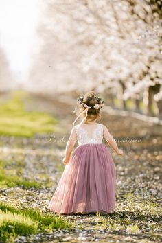 Dusty purple vintage lilac flower girl dress features the lace V-back with lovely scalloped edges and soft flowy tulle skirt. The lace used in the bodice is very soft and lined at the front with a stretch jersey cotton, making it comfortable against the skin. This dress is perfect for all occasions, family portraits, junior bridesmaids or flower girls, birthday parties and more. Pull-on styling; fully lined See more color options, link HERE: https://www.etsy.com/shop/AlziaBoutique?ref=simple-sho Mauve Flower Girl Dress, Lavender Flower Girl Dress, Lilac Flower Girl Dresses, Girls Birthday Parties, Yellow Flower Girl Dresses, Purple Flower Girls, Homestead Wedding, Purple Flower Girl Dress, Vintage Lilac