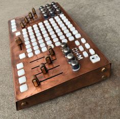 an old typewriter is sitting on the ground next to some buttons and knobs