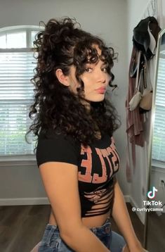 Perfect Curly Hair, Haircut Tip, Curly Hair Problems, Bridesmaid Hair Makeup, Cute Curly Hairstyles, Different Hair Types, Curly Hair Routine, Hair Problems, Sleek Hairstyles