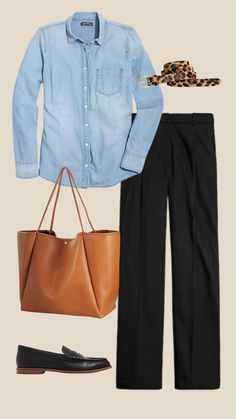 As you head back to school, start the year off right with these stylish and easy teacher outfit ideas! Art Teacher Outfits, Mom Clothing, Mom Fits, Wardrobe Challenge, Preppy Art, Preppy Wardrobe