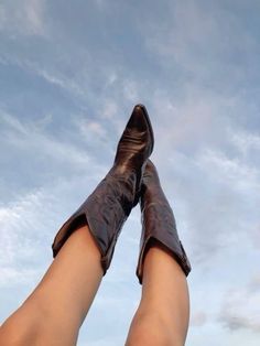 Trip Vibe, Lyla Sage, Snip Toe Cowgirl Boots, Boots Selfie, Blue Cowboy Boots, Foto Cowgirl, Texas Life, Cowboy Romance