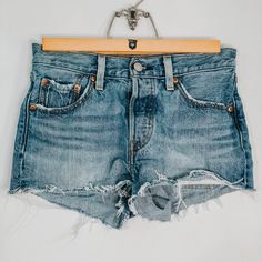 Light Jean Shorts, Levi 501 Shorts, Frayed Shorts, Pink Denim Shorts, Levi 501, I Have Nothing To Wear, Short Jean, Light Jeans, Pink Denim