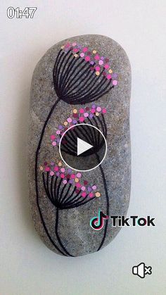 *** black house exterior, christmas potpourri, kitchen ideas, minecraft houses, orange garland..? Painted Stones Ideas, Rocks For Garden, Seashell Art Diy, Painted Garden Rocks, Driftwood Art Diy, Garden Rock Art, Pebble Art Family, Mandala Rock Art, Stone Art Painting